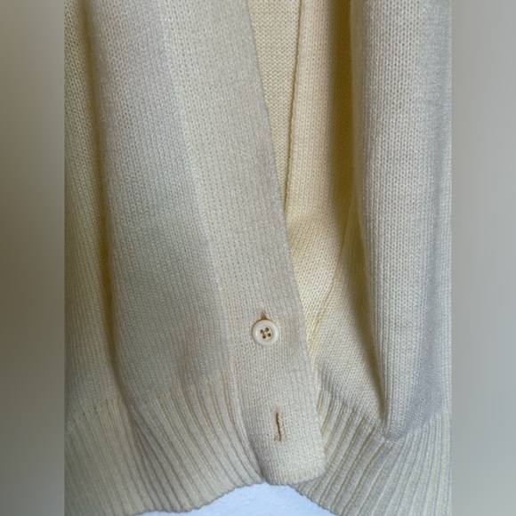 Vintage Women’s XL Floral Embroidered Cream Sweater - Picture 4 of 6